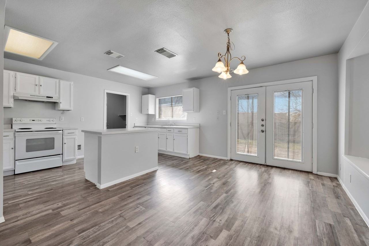7011 Autumn Park - Photo 6 of 20