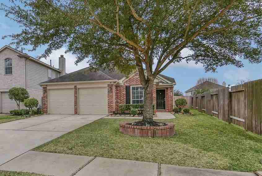 2123 Castle Gardens Ln - Photo 2 of 33
