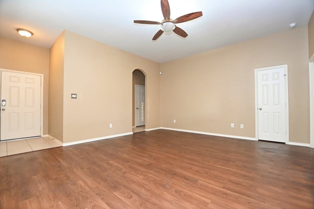 2123 Castle Gardens Ln - Photo 3 of 33