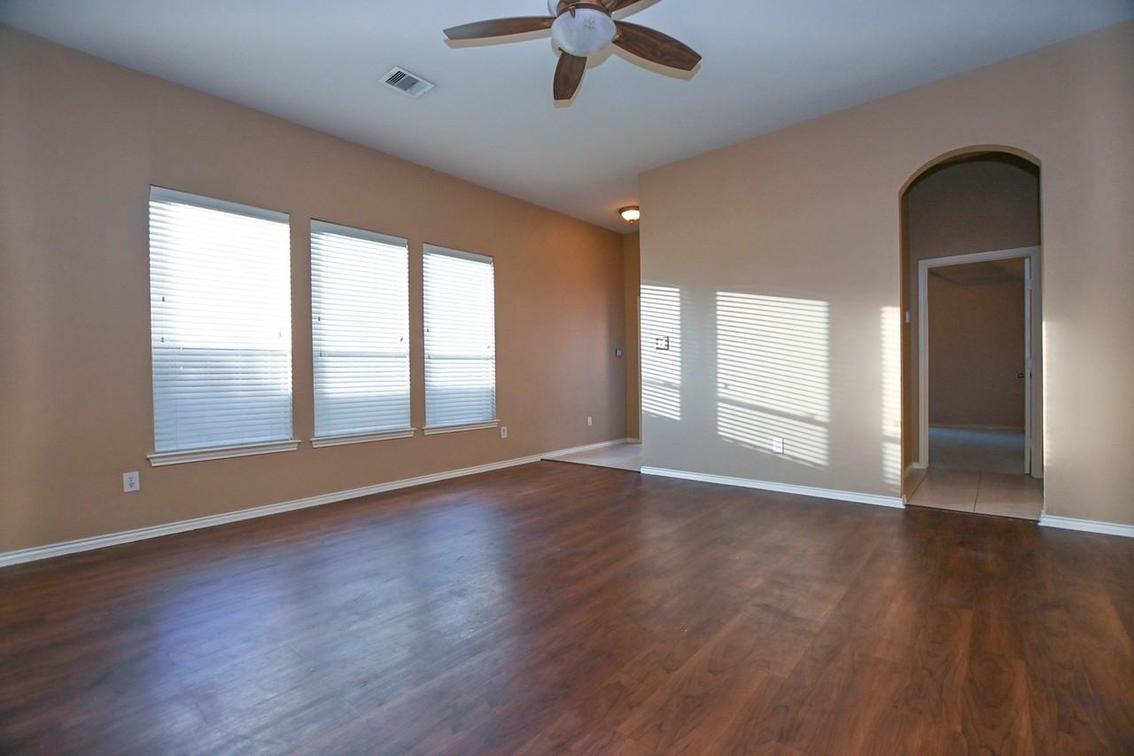 2123 Castle Gardens Ln - Photo 5 of 33