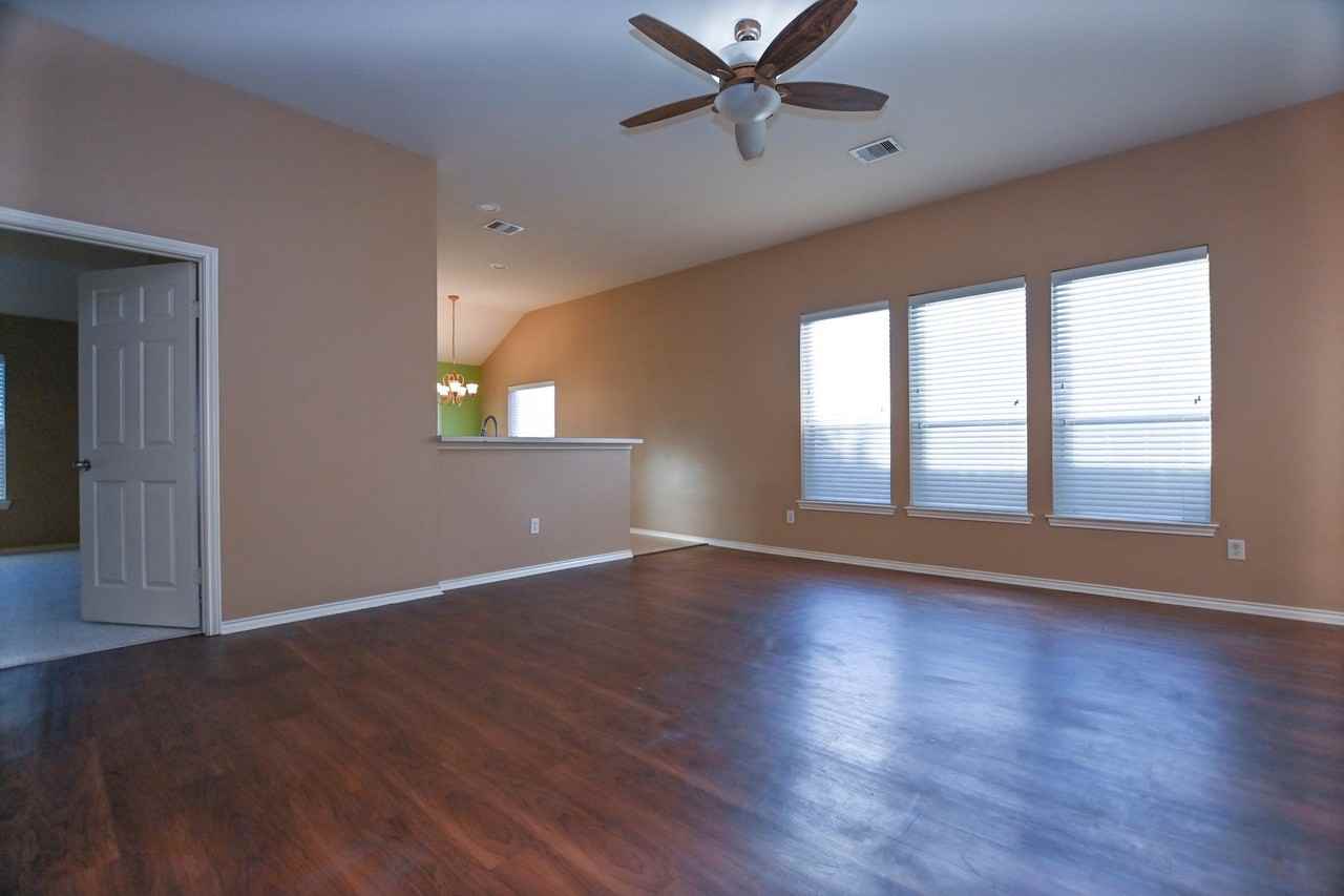 2123 Castle Gardens Ln - Photo 6 of 33