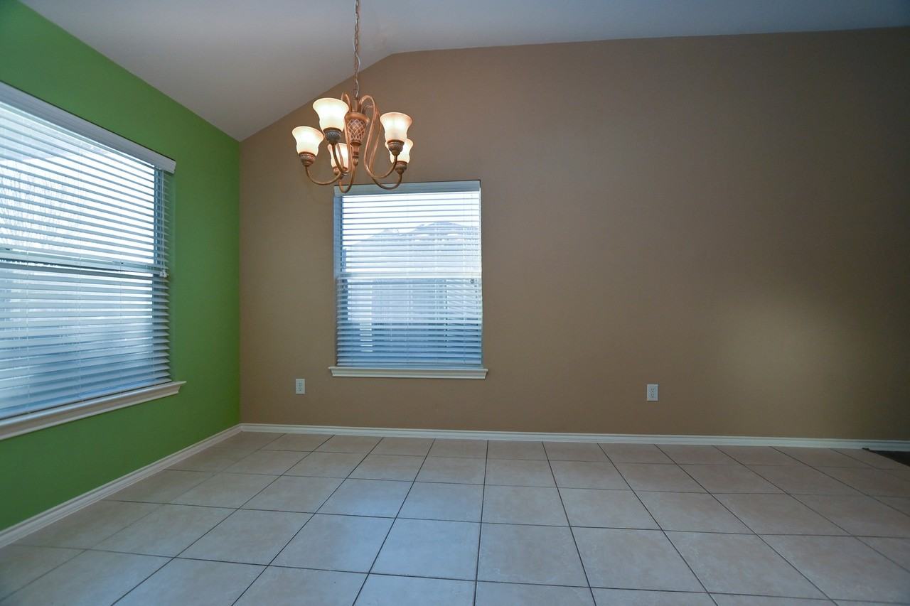 2123 Castle Gardens Ln - Photo 7 of 33