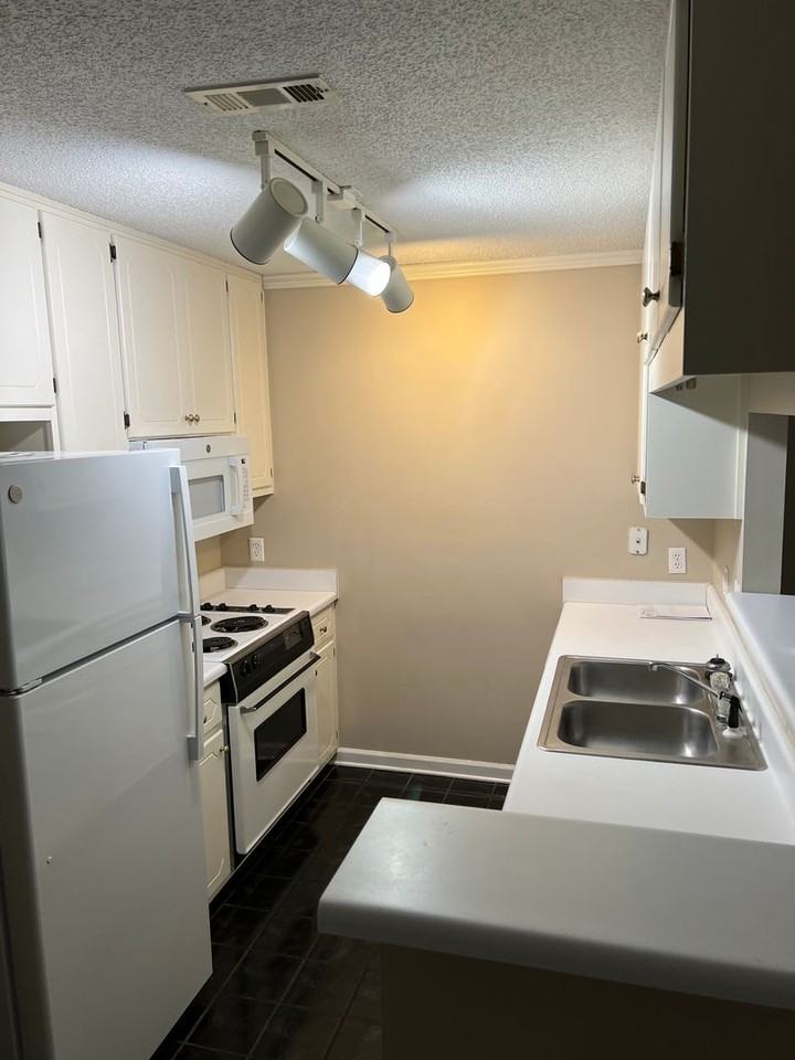 107 Woodrun Dr - Photo 4 of 20