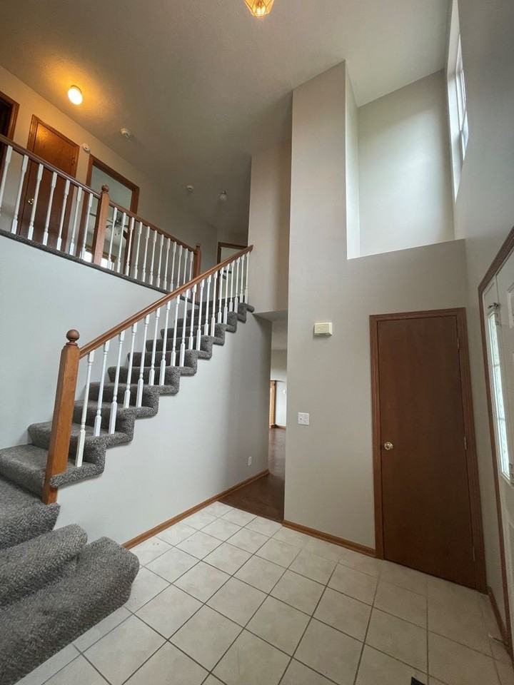 2709 Arrowhead Ln - Photo 2 of 13