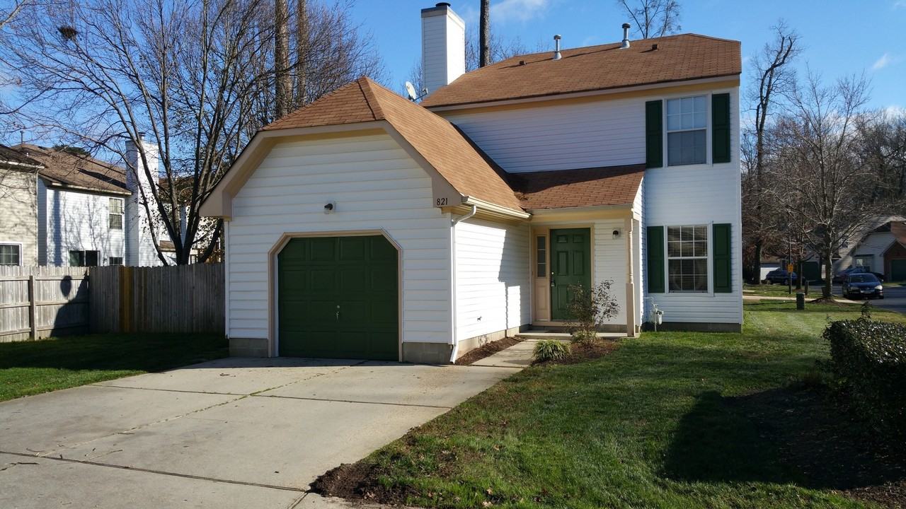 821 Greystone Trce - Photo 2 of 34