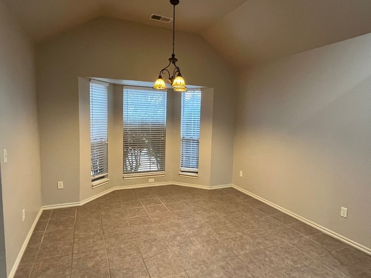 2912 Shortgrass Rd - Photo 6 of 18