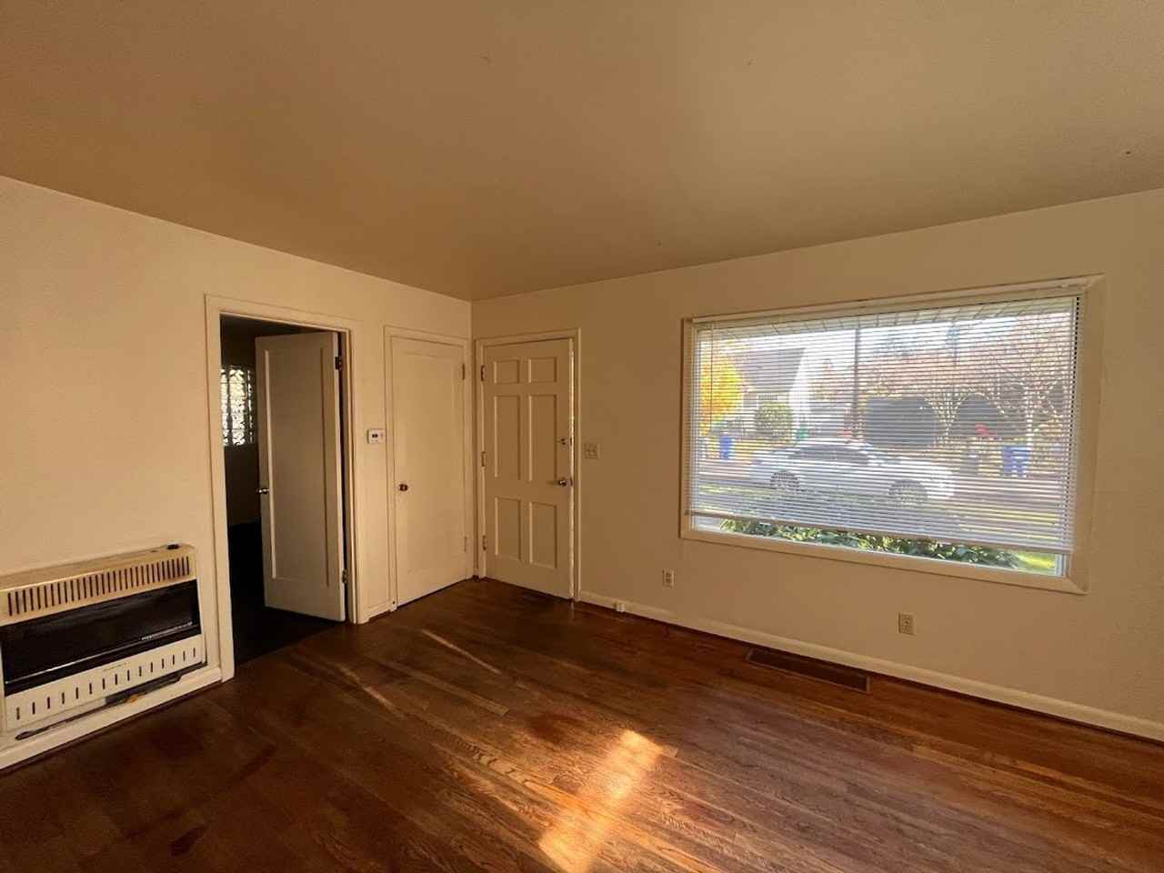 3537 Se 70th Ave - Photo 4 of 30