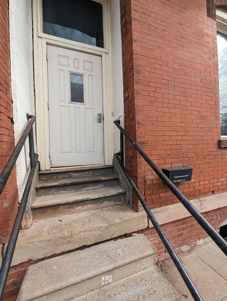 201 High Avenue East - Photo 6 of 8