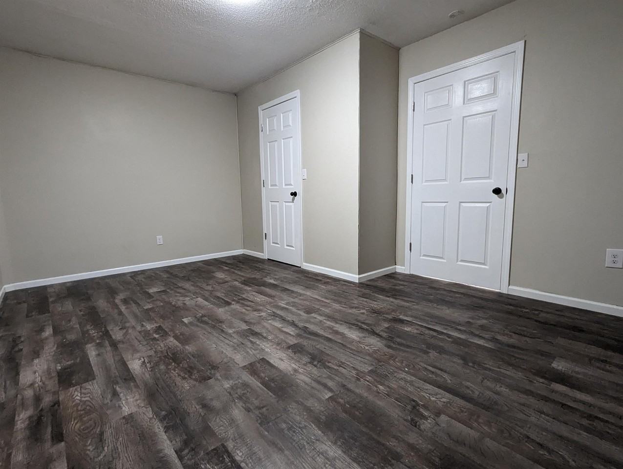 702 South Roche Street - Photo 3 of 8