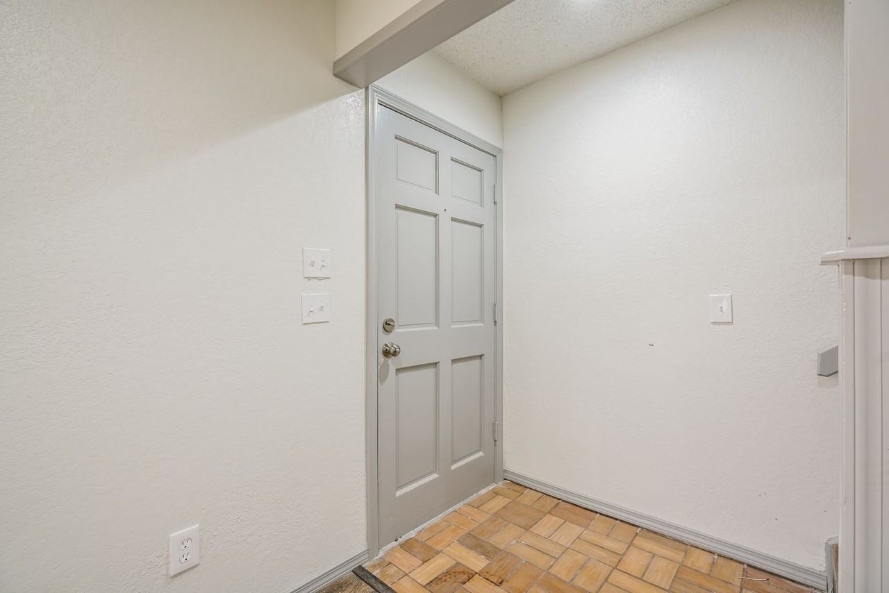 10125 N Pennsylvania Ave - Photo 2 of 9