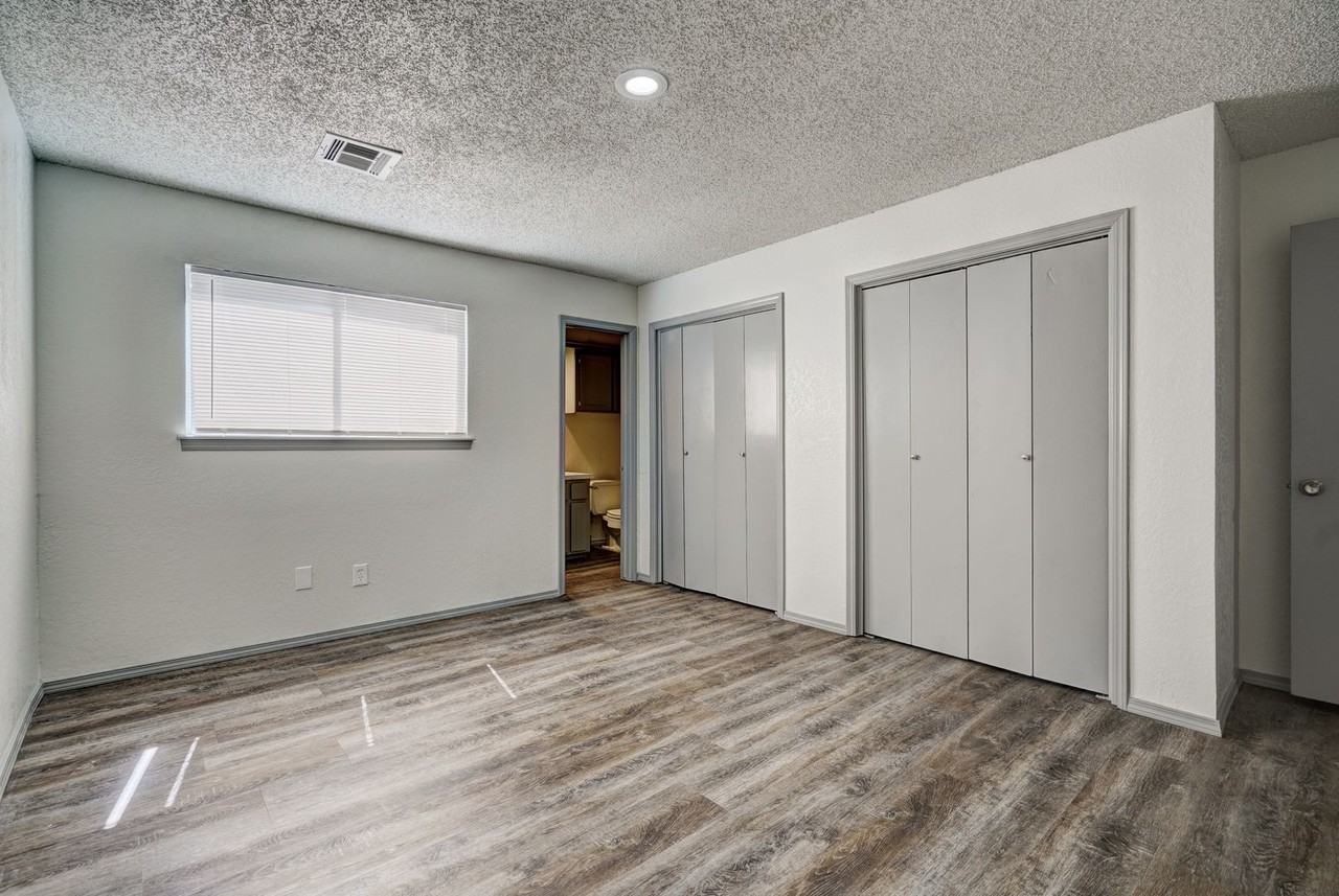 10125 N Pennsylvania Ave - Photo 3 of 9