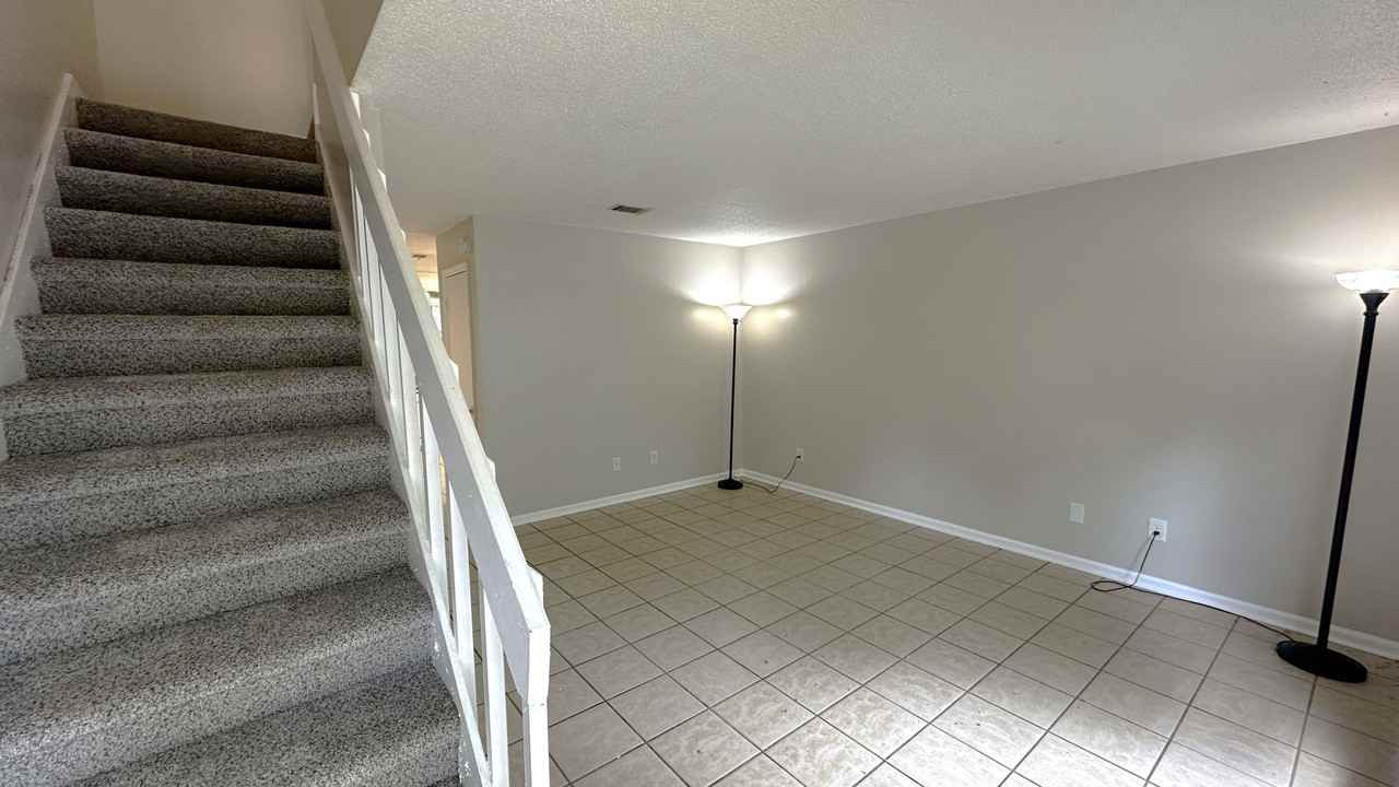 1811A Hartsfield Rd - Photo 2 of 15