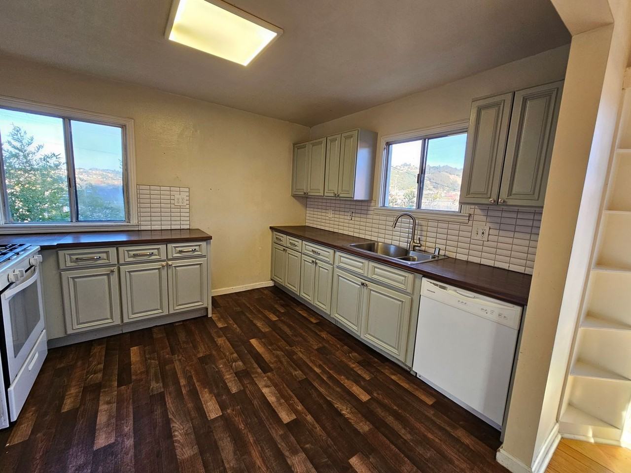 1231 S 59th St - Photo 3 of 31