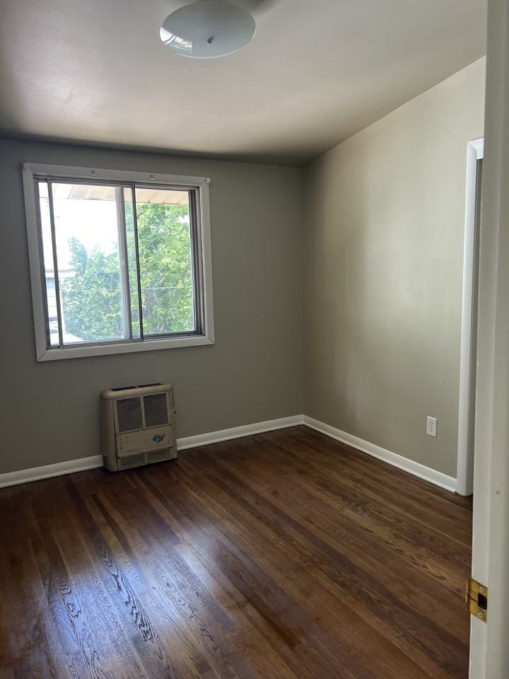 3338 S Whitnall Ave - Photo 4 of 6