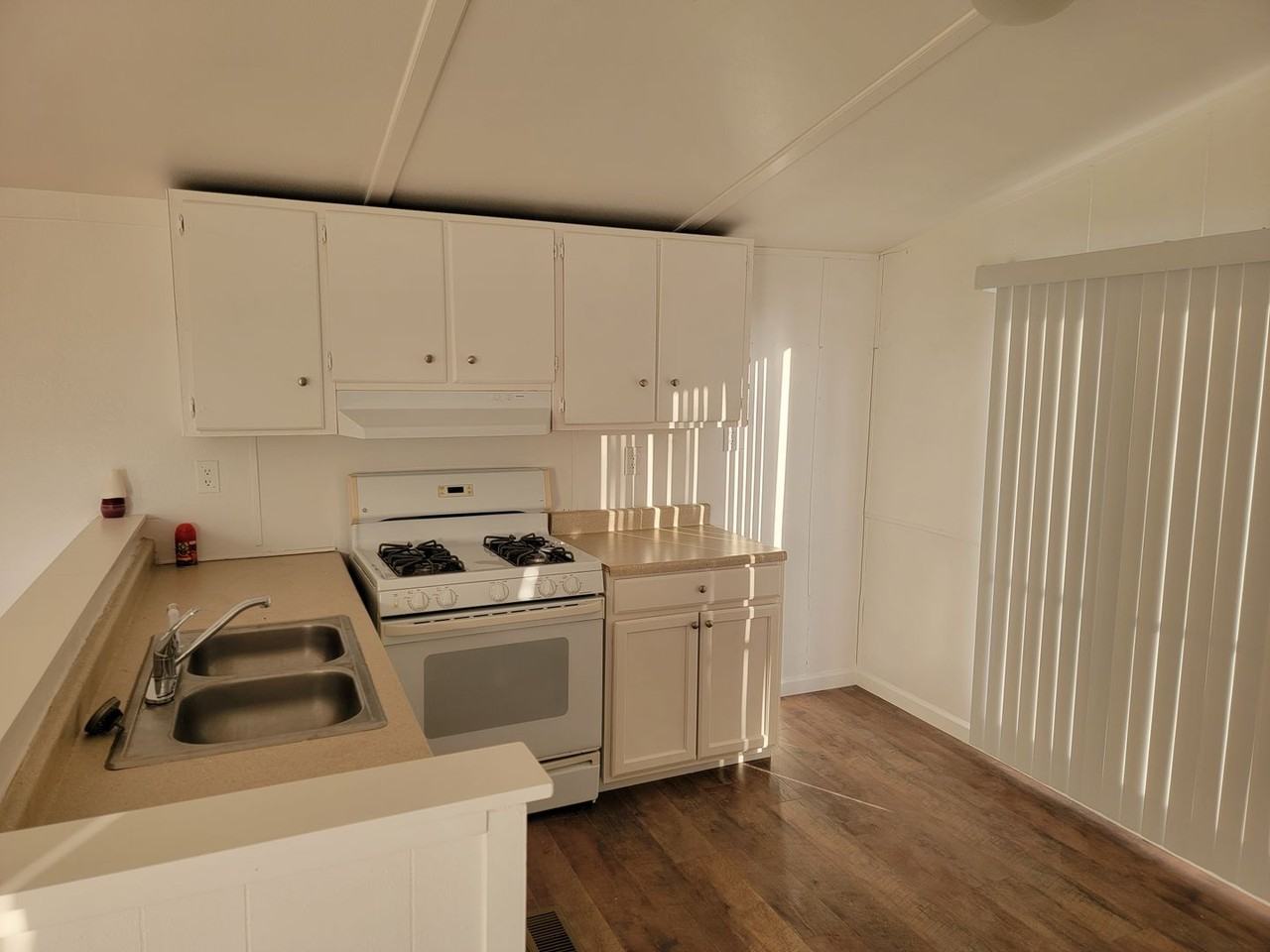 1895 Monterey Dr - Photo 3 of 7