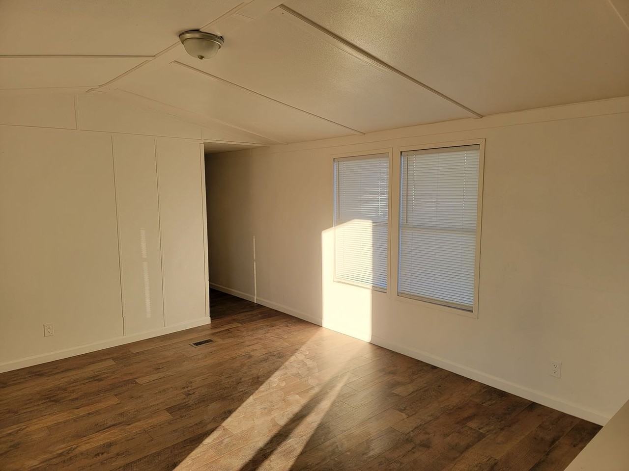 1895 Monterey Dr - Photo 4 of 7