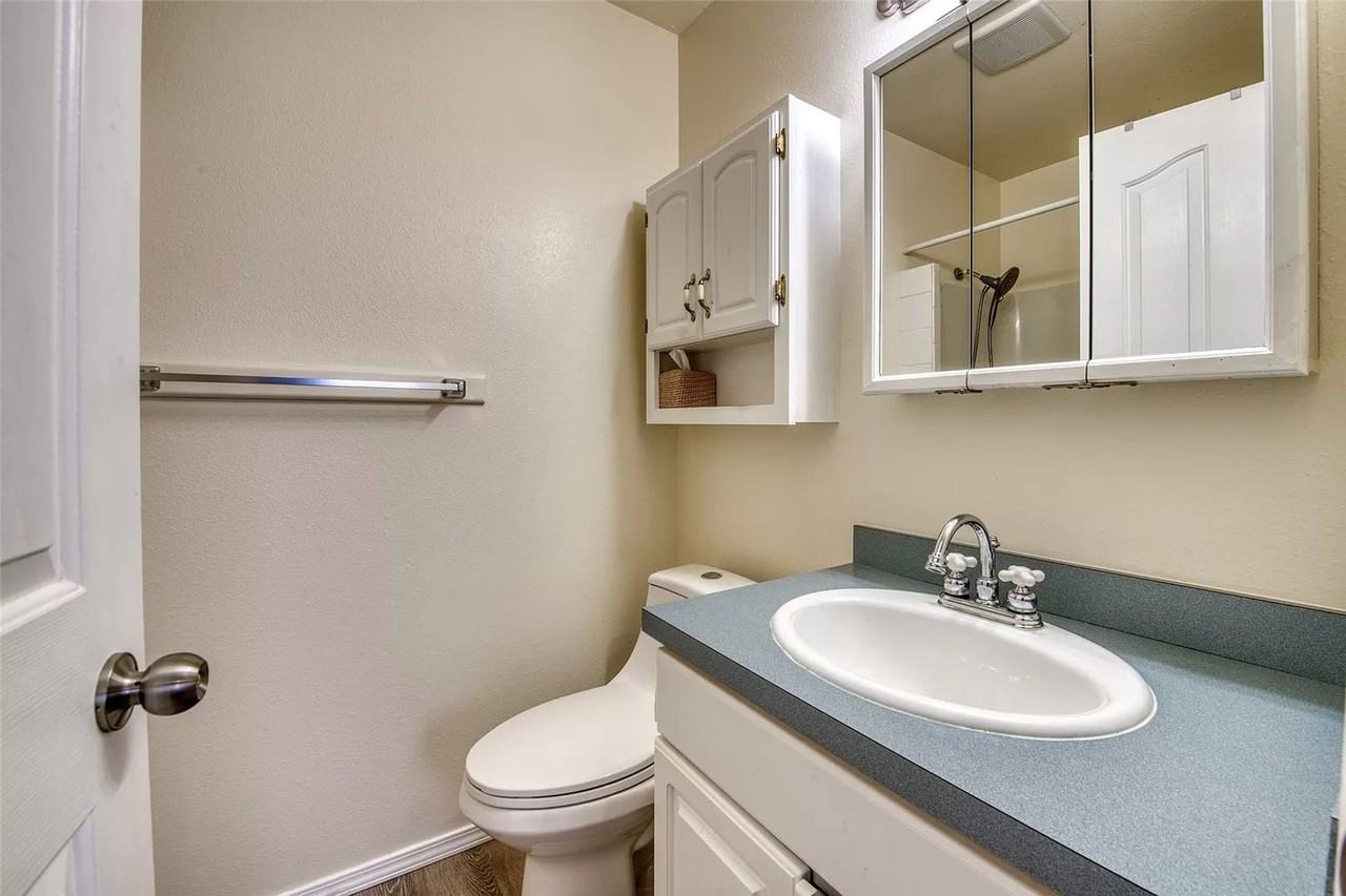 112 Daniel Ct - Photo 2 of 37