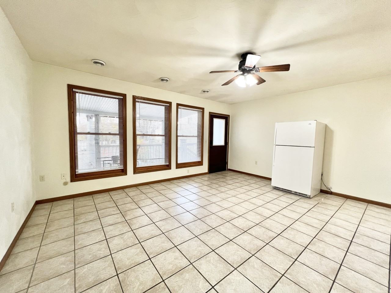 226 West Whitewater Street - Photo 2 of 10