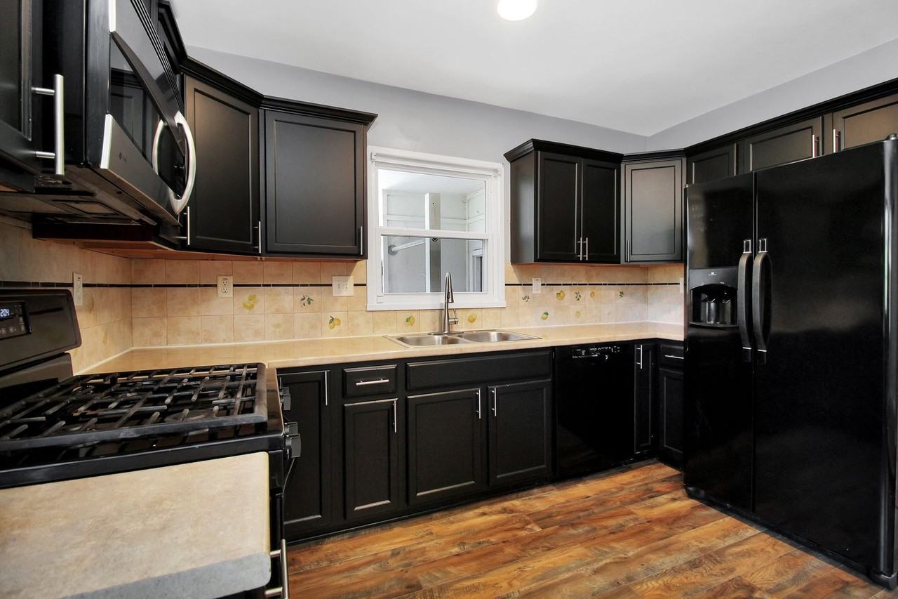 2625 Farley St - Photo 7 of 50