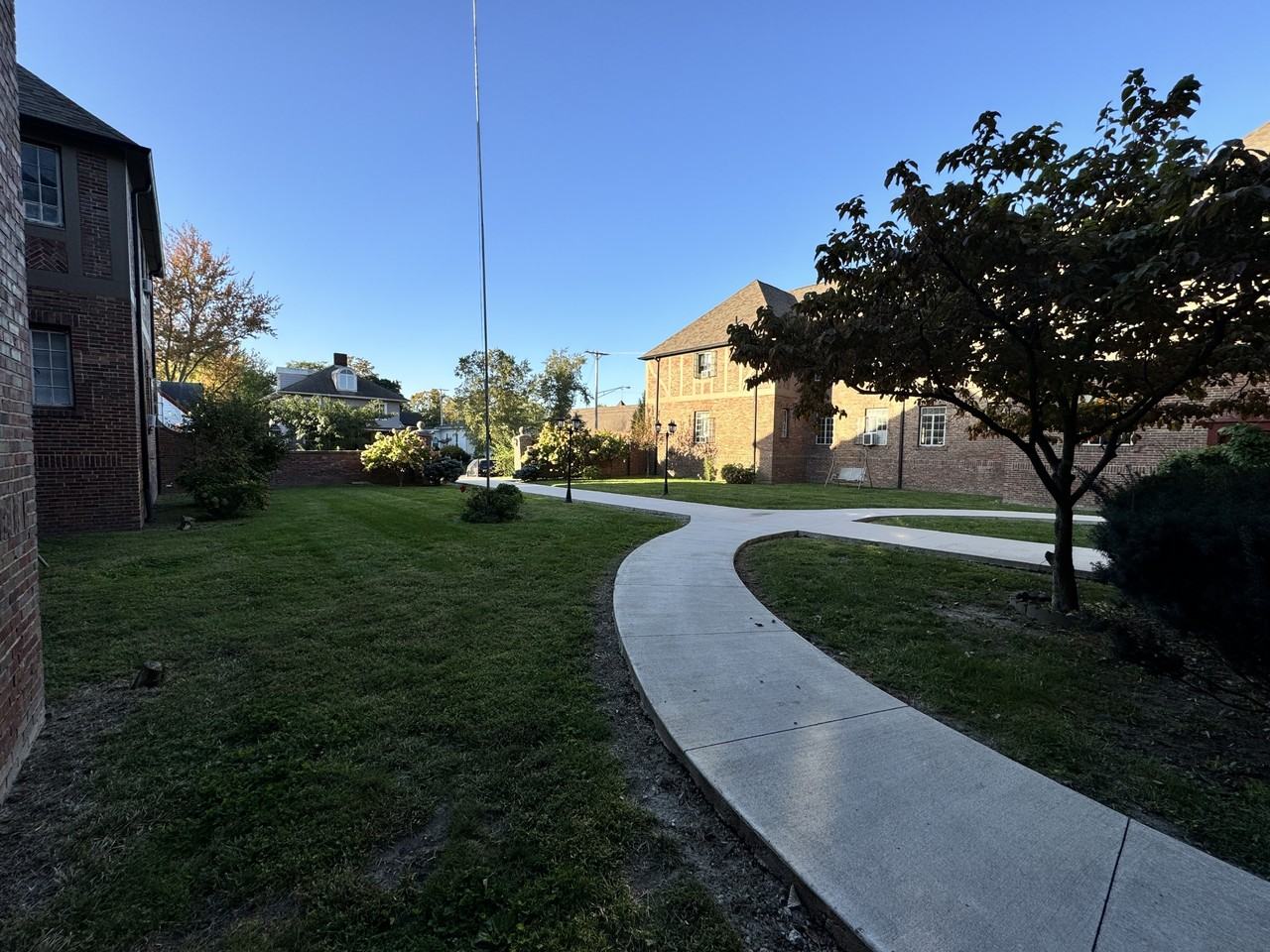 718 West Mulberry Street - Photo 2 of 9