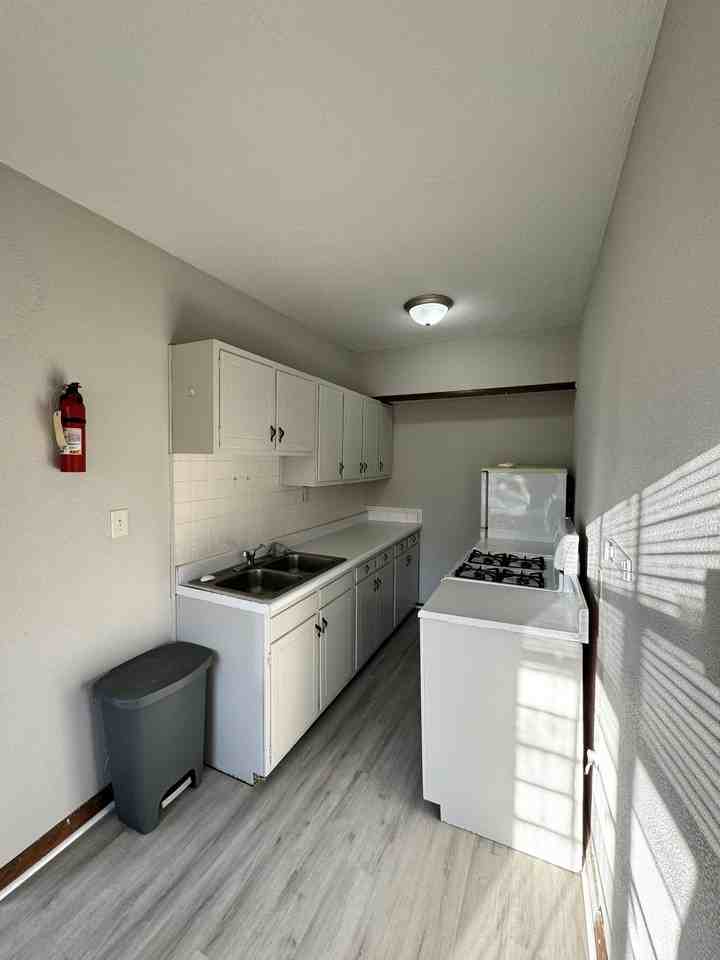 718 West Mulberry Street - Photo 5 of 9