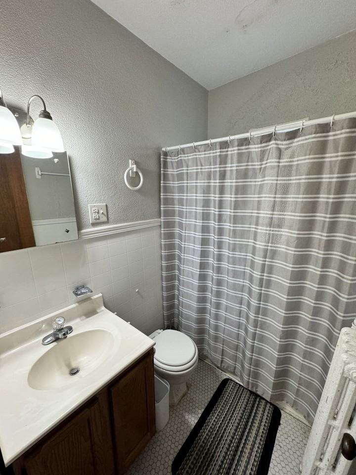 718 West Mulberry Street - Photo 7 of 9