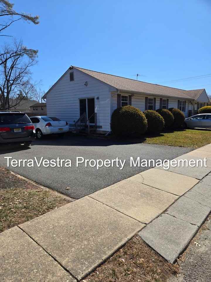 123 Harvard Rd S - Photo 2 of 3