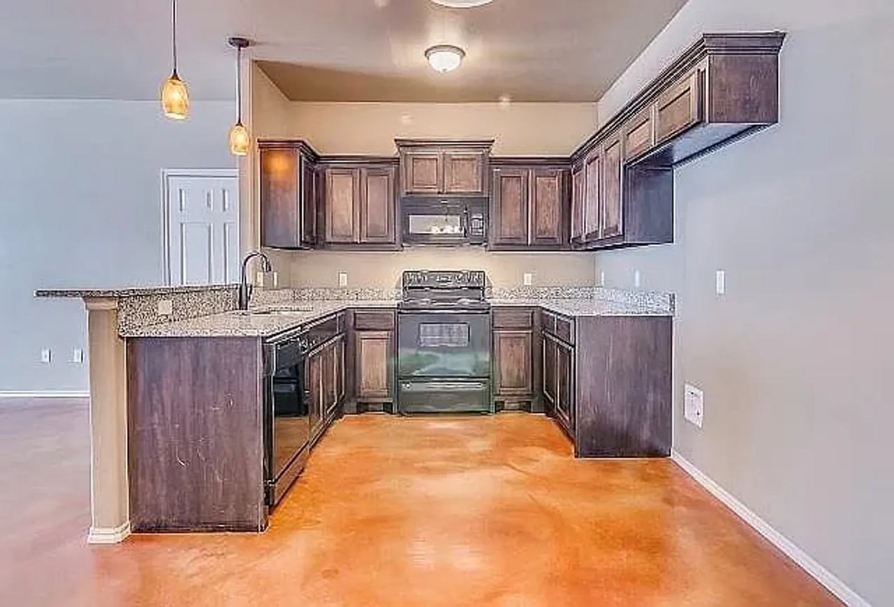 1846 Cypress Ln - Photo 2 of 6
