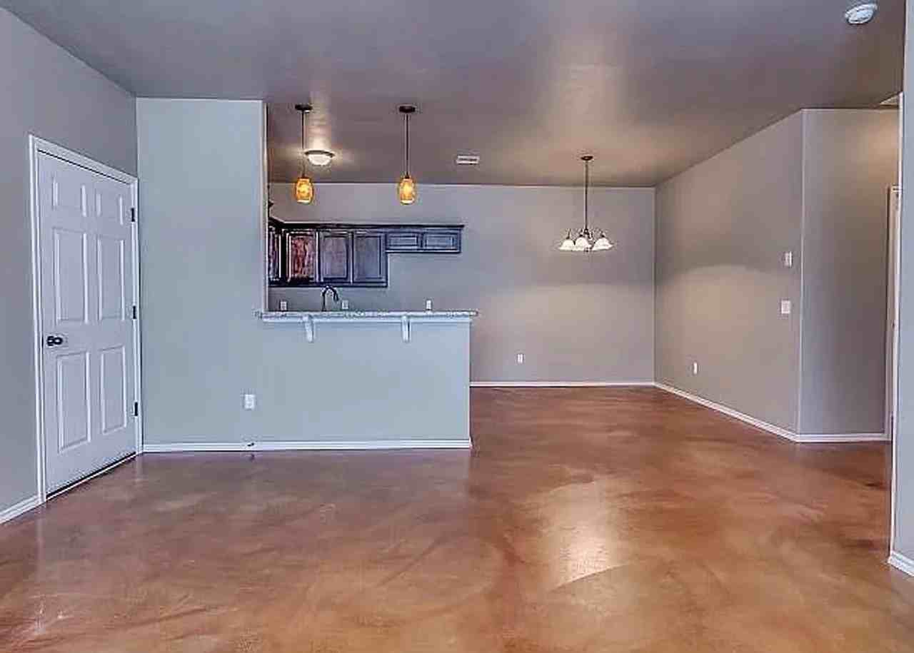 1846 Cypress Ln - Photo 3 of 6