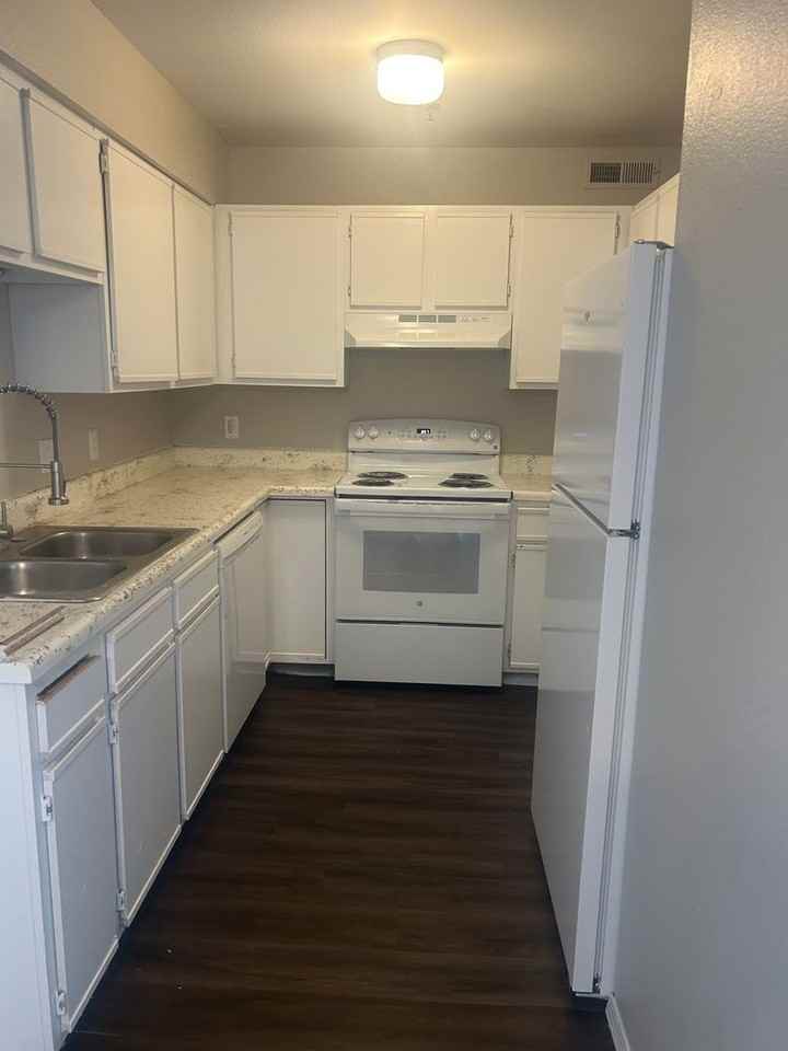 Oak Tree & Hamiltonian Apartments - Photo 7 of 15