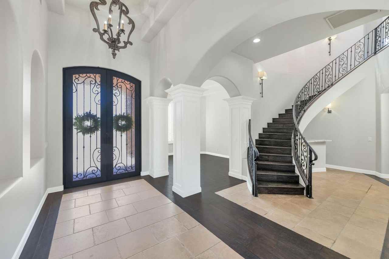 3324 E Suncrest Ct - Photo 3 of 35