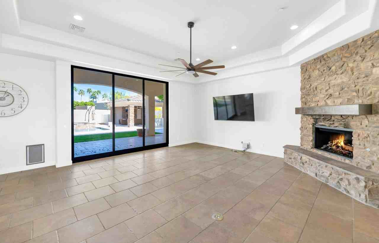 3324 E Suncrest Ct - Photo 6 of 35