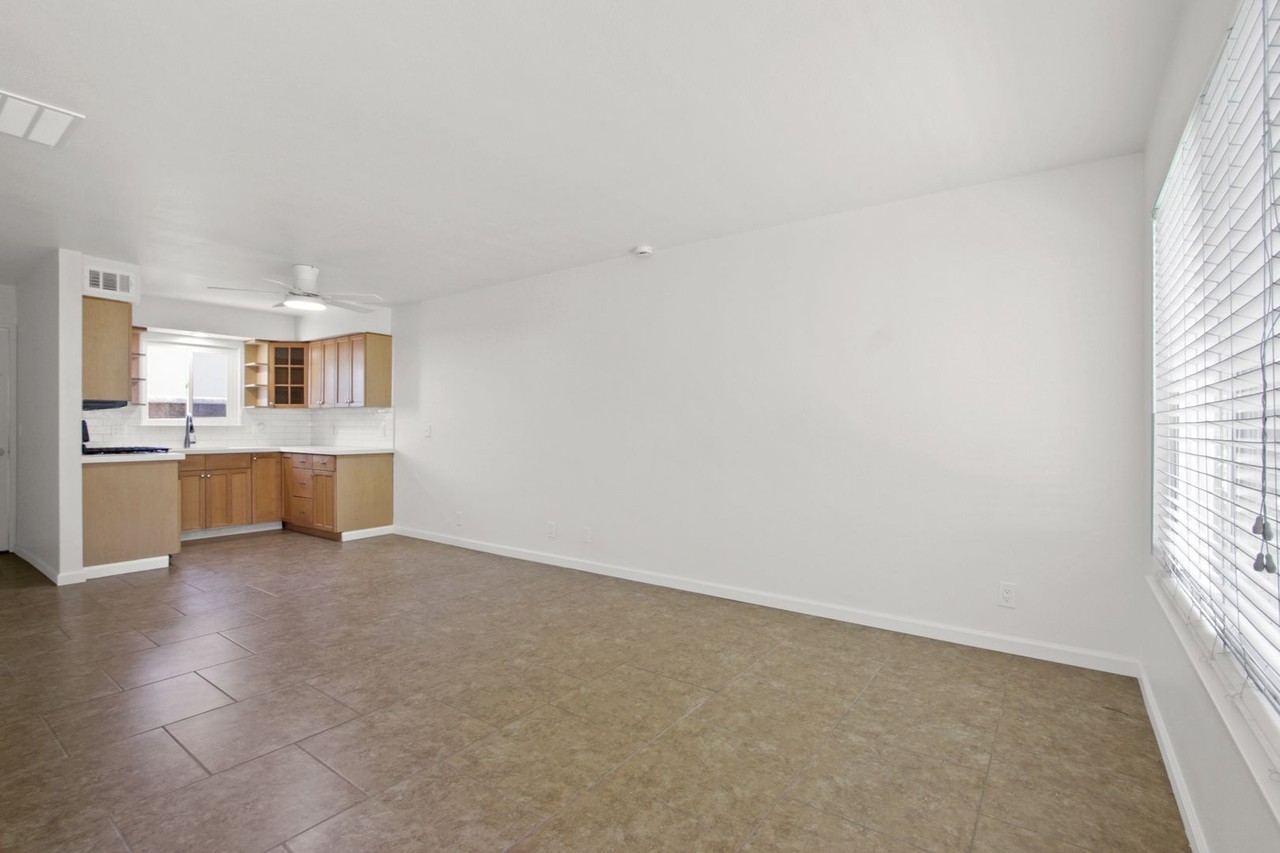 19749 Inverness Ln - Photo 3 of 15