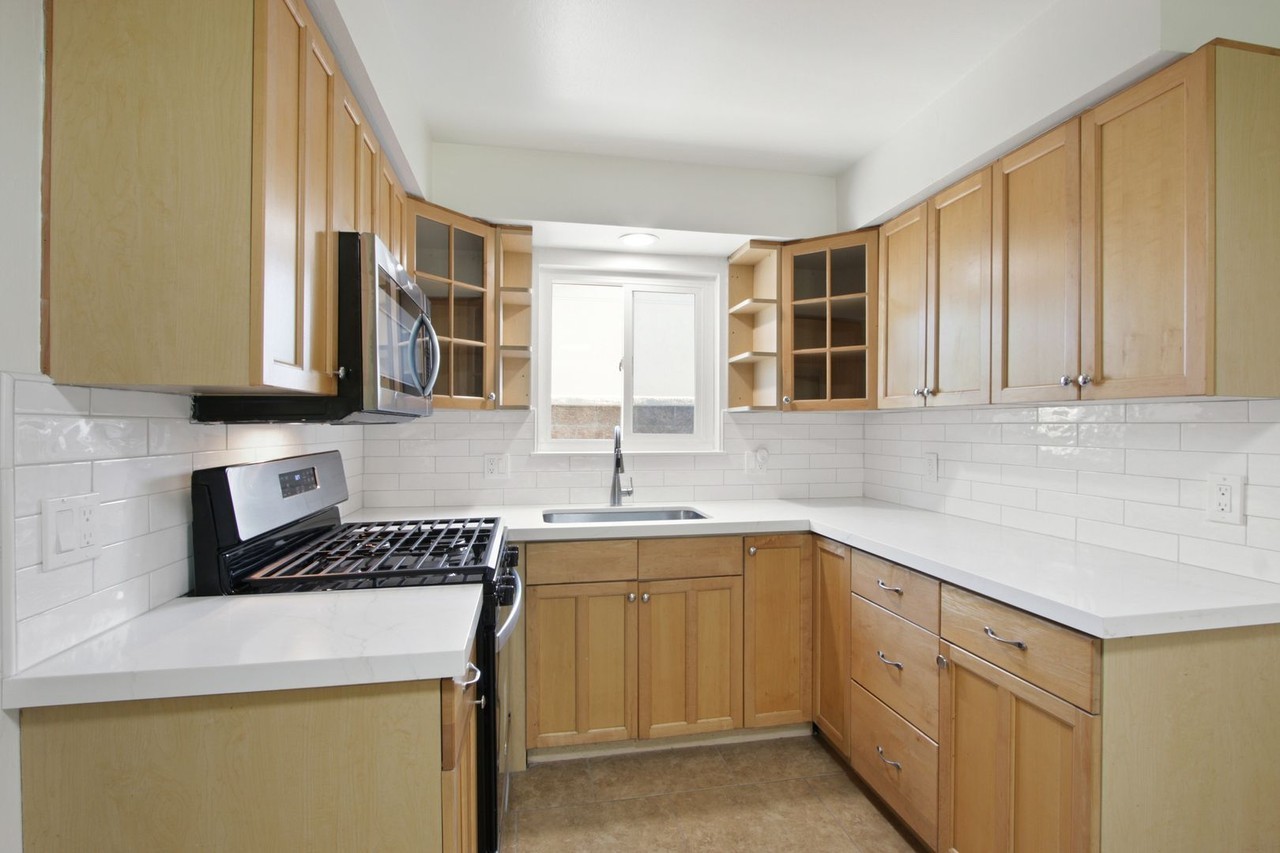 19749 Inverness Ln - Photo 6 of 15