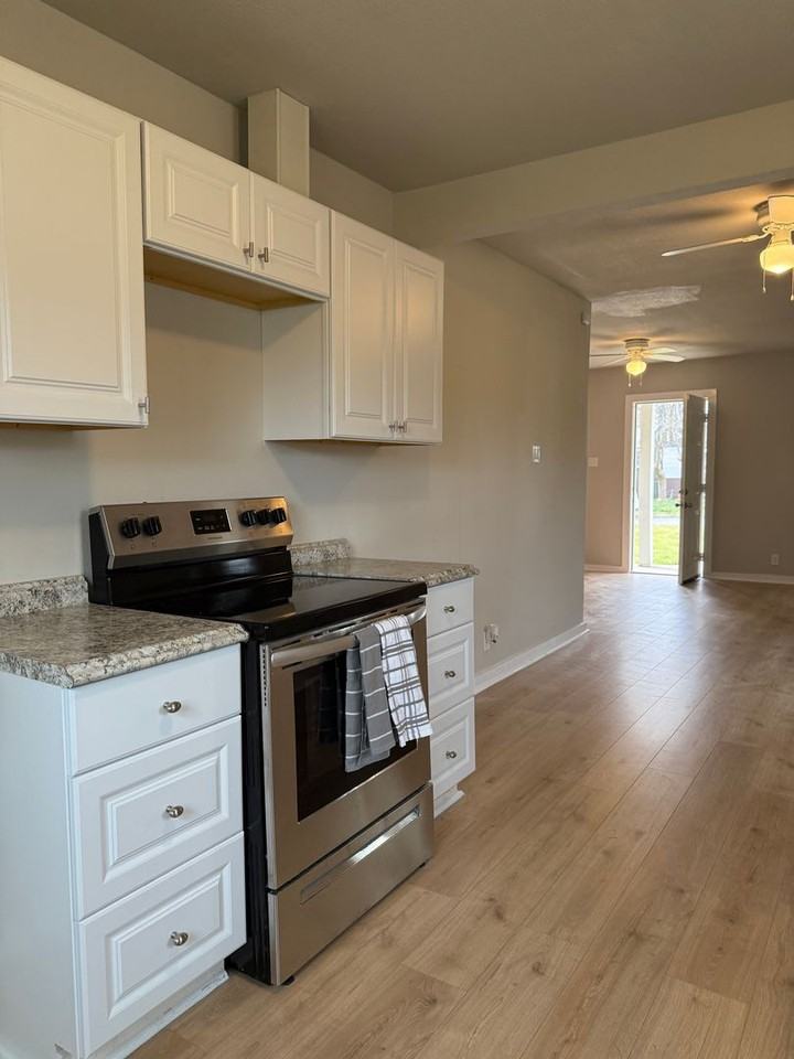 1001 Se 19th St - Photo 3 of 10