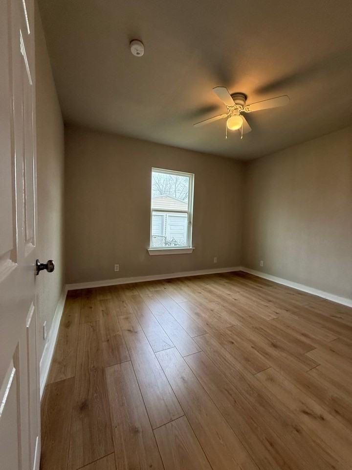 1001 Se 19th St - Photo 7 of 10