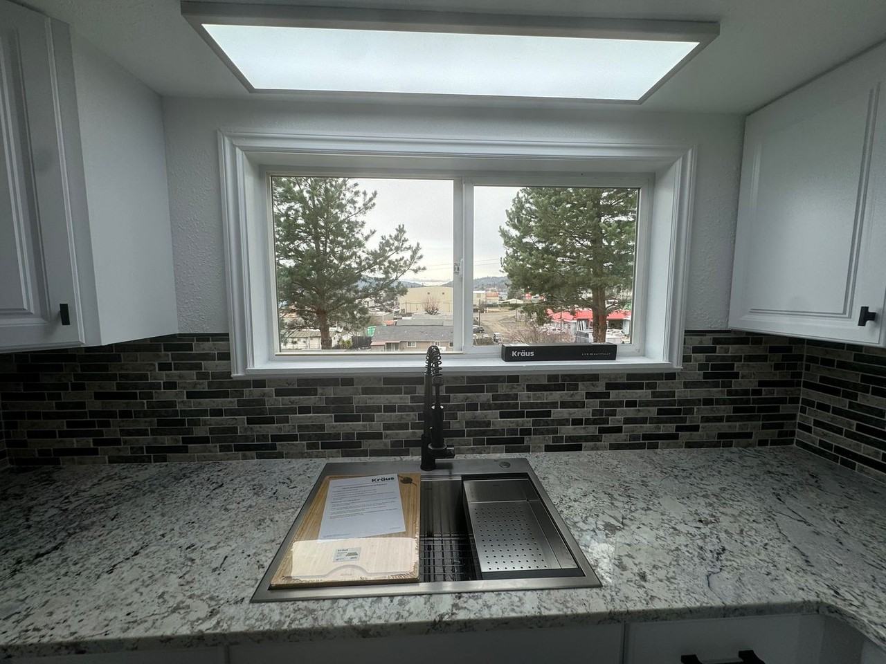 553 Ne West Ave - Photo 7 of 20