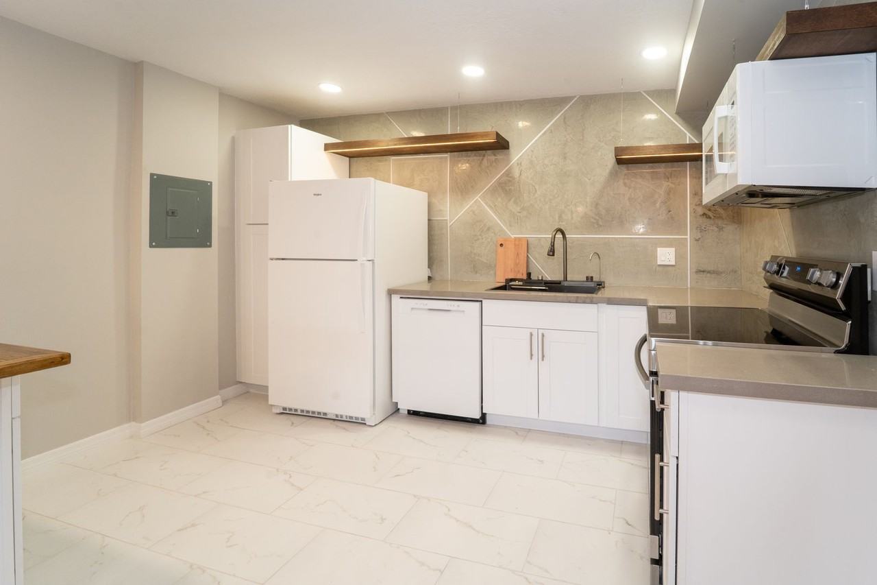 5455 Pelican Way - Photo 7 of 43