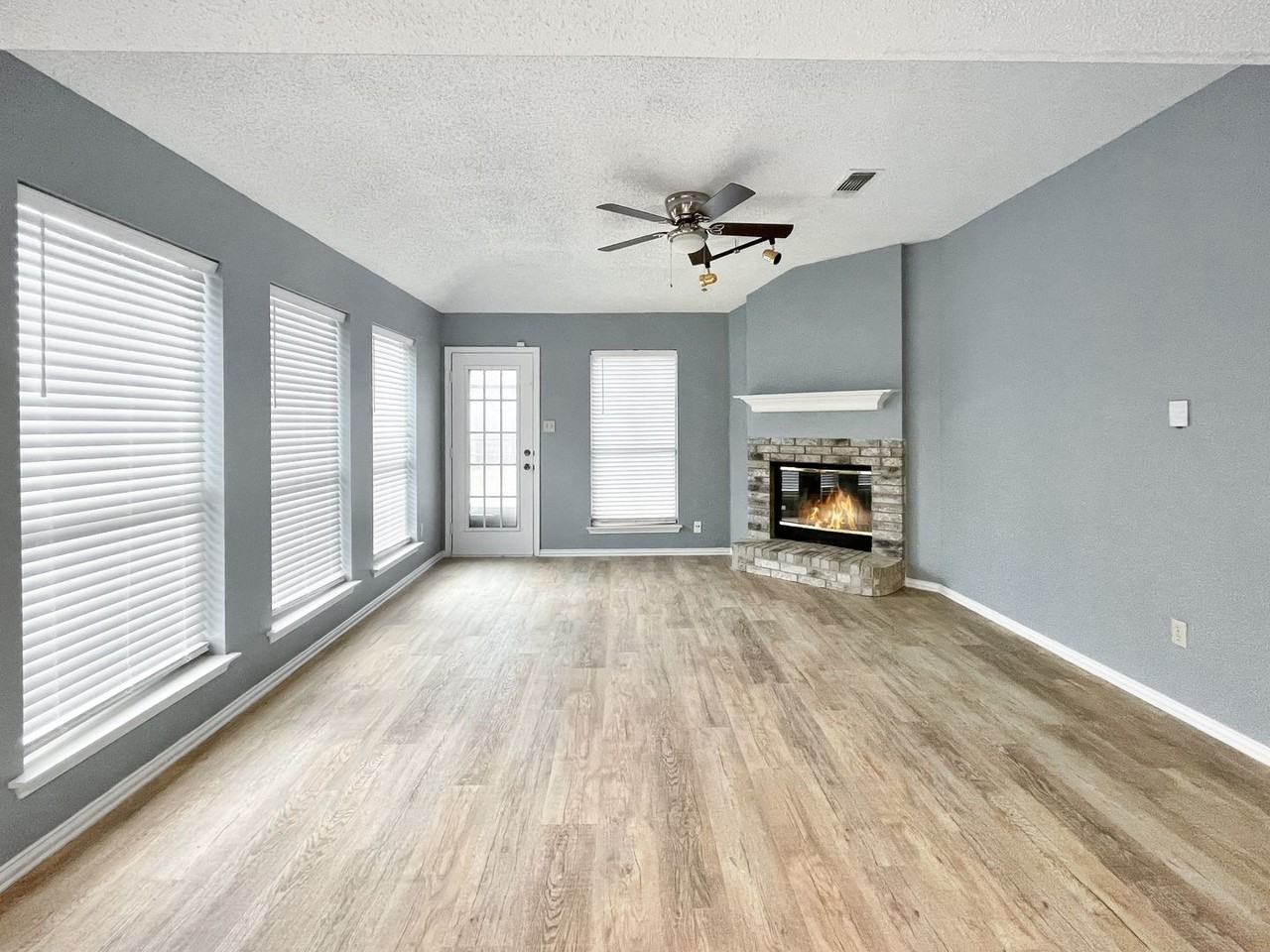 6310 Brookbriar Ct - Photo 3 of 14