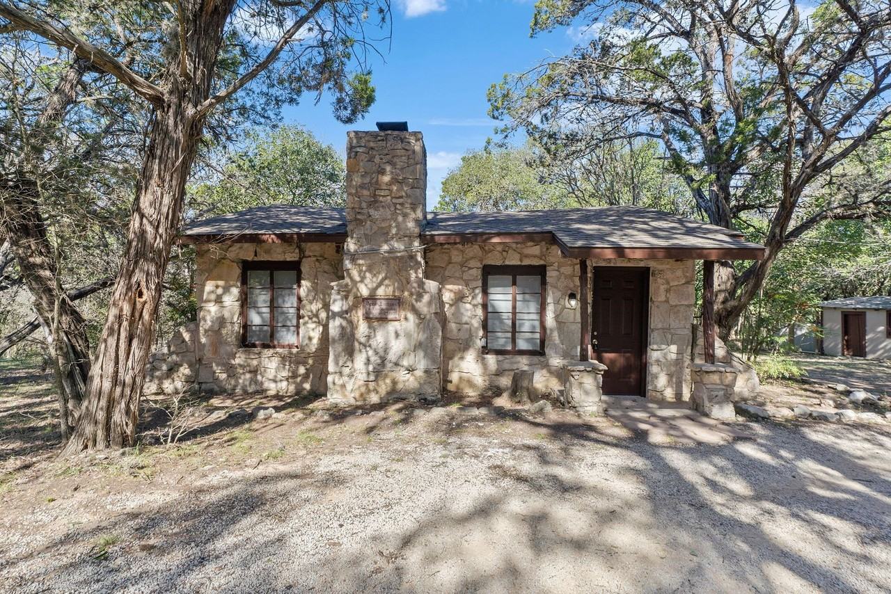 18043 Hilltop Dr - Photo 2 of 20