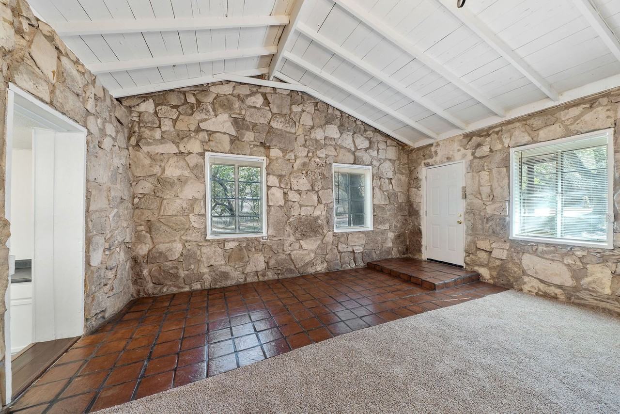 18043 Hilltop Dr - Photo 3 of 20