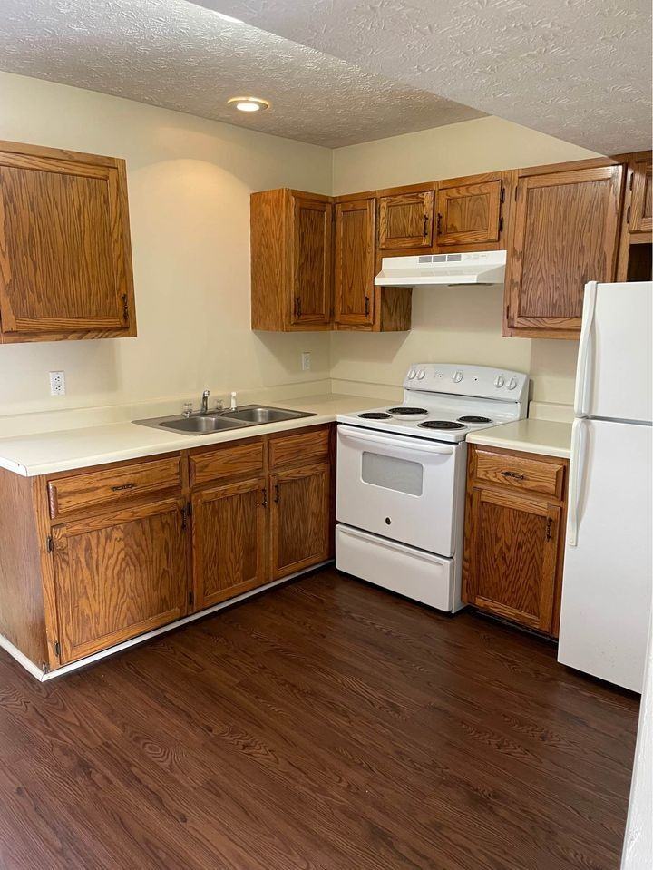 137 Alycia Drive - Photo 3 of 6