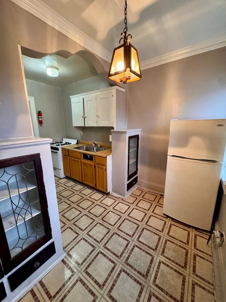 14300 Lakeshore Boulevard - Photo 5 of 11