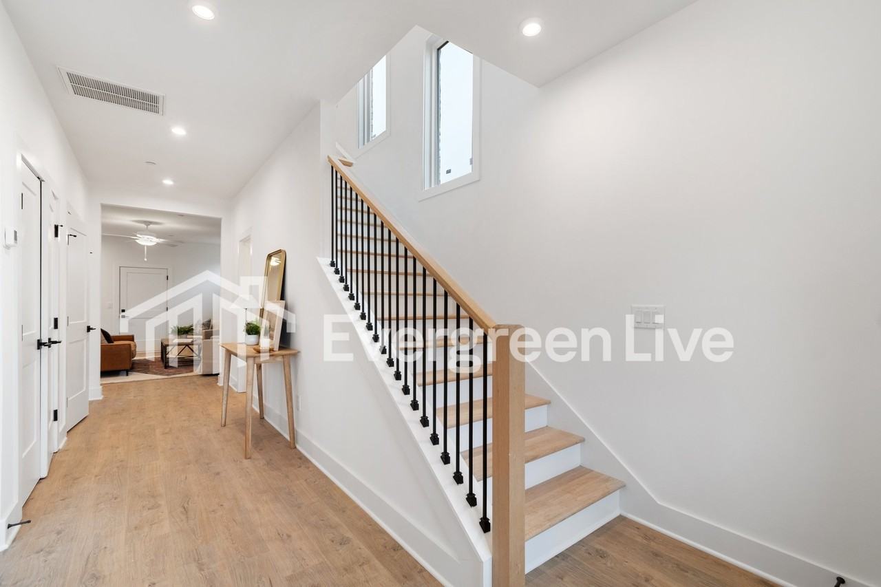 184 Leggo Ave - Photo 6 of 50