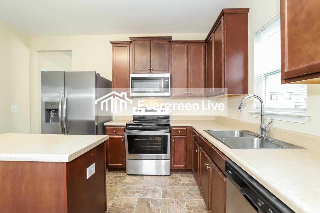 2037 Tundra Dr - Photo 3 of 14