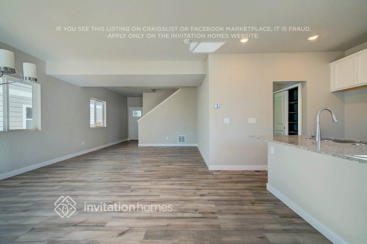 11467 Sanderling St - Photo 4 of 14