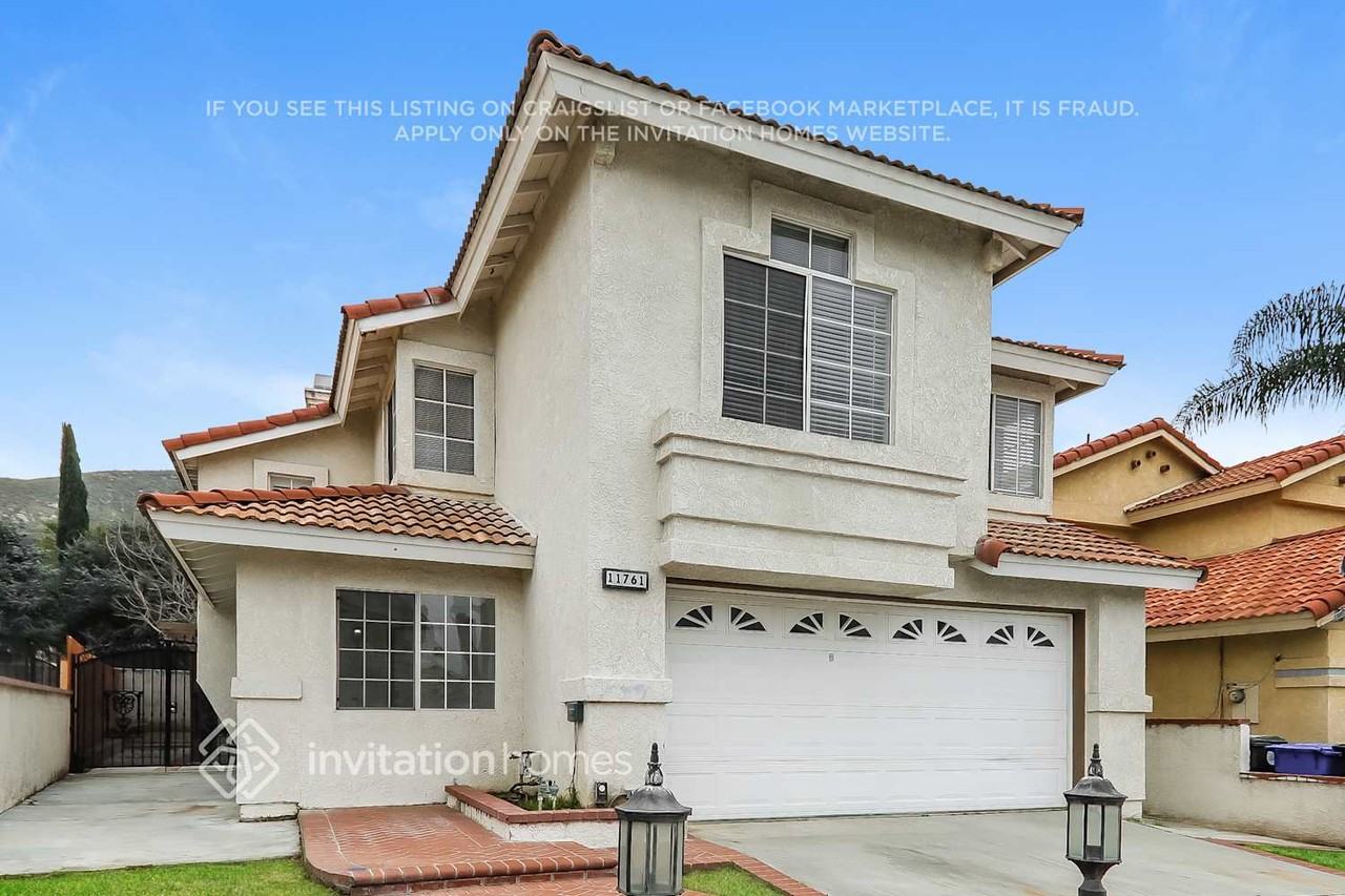 11761 Malagon Dr - Photo 2 of 18