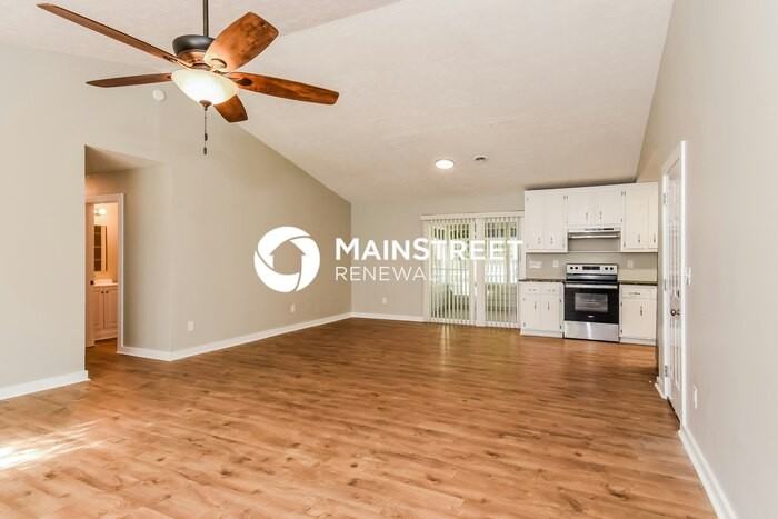 440 Holly Ln - Photo 3 of 16