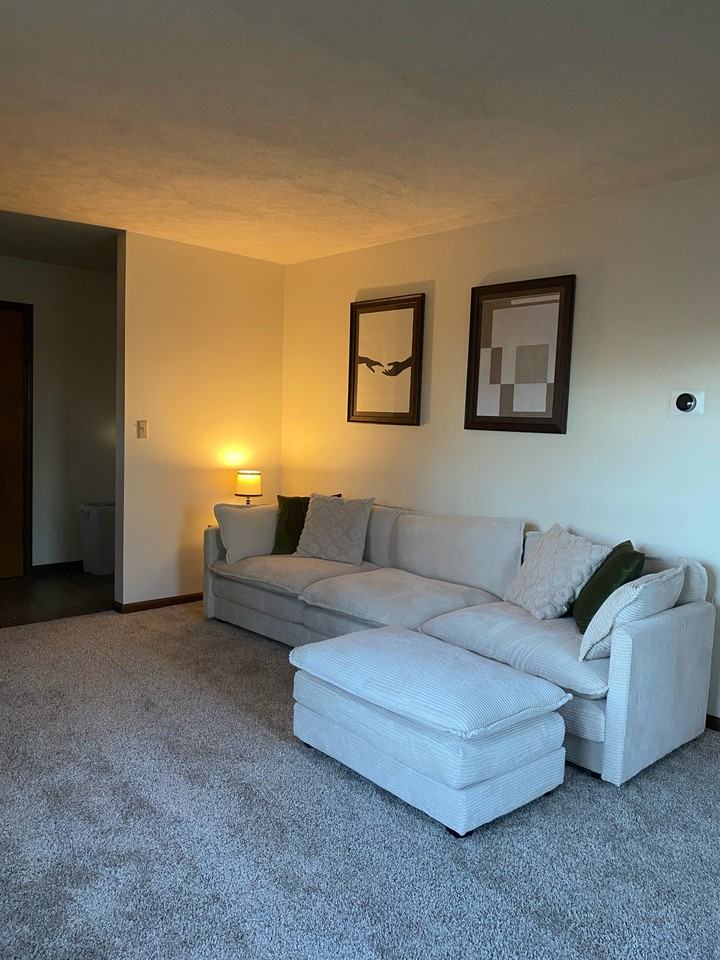 1101 Mimosa Ct - Photo 3 of 14