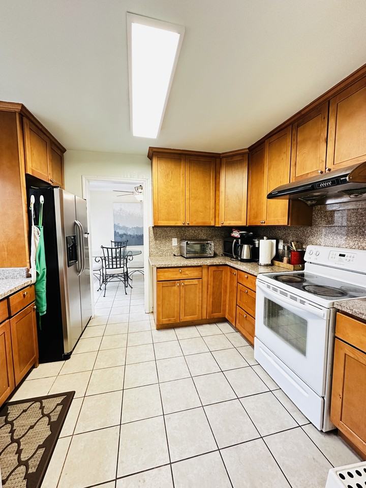 904 10th Ave #NA - Photo 3 of 11